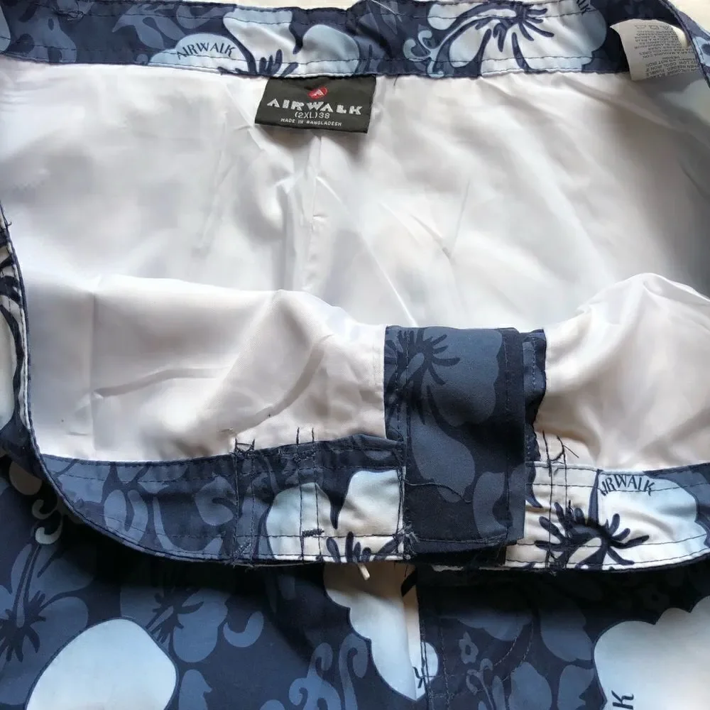 Airwalk board shorts blue and white, lined NWOT 2XL 3 pockets velcro closure